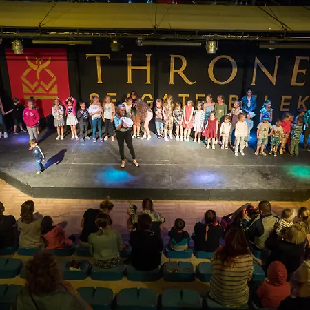 Отель Throne Seagate